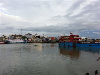 See View Riverside Surat Thani Buitenkant foto